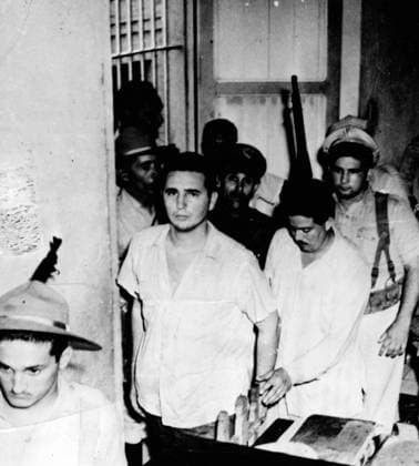 Castro from the Prison dismissed 15 May 1955 – Havana, Cuba – Fidel Castro will from Prison guards discharged, as he at Frame a General amnesty for political Prisoners from the Prison dismissed will Havana Cuba  Copyright: xUnitedxArchivesx xkpaxKeystonex 19550515_jes_k09_613