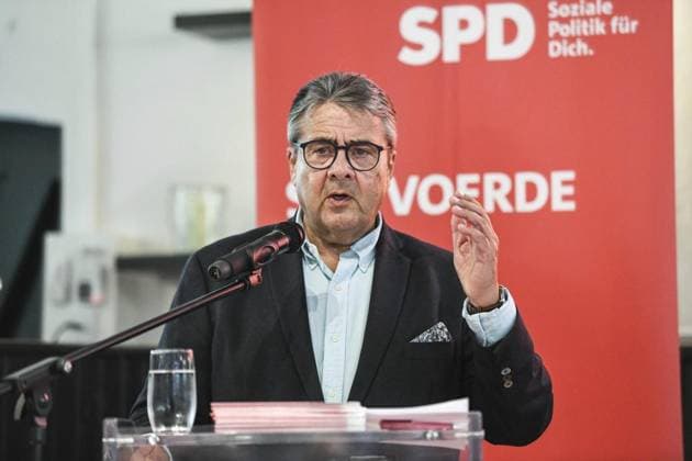 Sigmar Gabriel as a guest at Haus Wohnung FOR EDITORIAL PURPOSES ONLY EDITORIAL USE ONLY p Sigmar Gabriel as a guest at Haus Wohnung, on Tuesday, 17 06 2025 in Voerde Möllen Germany NRW Möllen Copyright MarkusxJoosten Copyright: MarkusxJoosten doc814puyupph1aawfx3xi ,EDITORIAL USE ONLY Copyright: MarkusxJoosten
