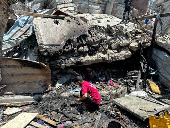 June 19, 2025, Gaza City, Gaza Strip, Palestinian Territory: A man observes damage from an Israeli military strike to the Shati refugee camp in the northern part of the Gaza Strip. Gaza City Palestinian Territories  - ZUMAt113 20250619_zaa_t113_184 Copyright: xKhasanxAlzaaninx