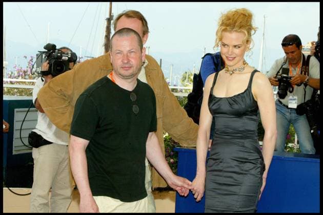 NICOLE KIDMAN und LARS VON TRIER PHOTOCALL VON Film DOGVILLE Au 56EME FESTIVAL von Cannes Plan breit FEMININ BIJOU Halskette  Copyright: xBORDE-JACOVIDESx xBESTIMAGExBORDE-JACOVIDESx xBESTIMAGEx