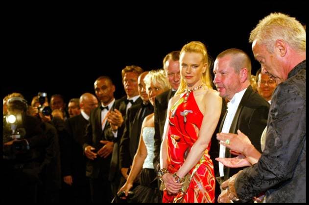 Festival von Cannes NICOLE KIDMAN und LARS VON TRIER AUFSTIEG DES Marken VON Film DOGVILLE Au 56EME FESTIVAL von Cannes Plan breit FEMININ Mann Kleid PUCCI SCHMUCK BULGARI BRODEN auf DIE Kleid Cannes Frankreich  Copyright: xBORDE-JACOVIDESx xBESTIMAGExBORDE-JACOVIDESx xBESTIMAGEx