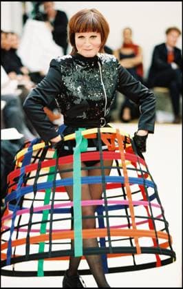 Archiv GUESCH PATTI DEFILE von Mode JEAN CHARLES von CASTELBAJAC COLLECTION PRET A tragen Herbst Winter 1998 1999 A Paris Paris Frankreich  Copyright: xRINDOFF-GARCIAx xBESTIMAGExRINDOFF-GARCIAx xBESTIMAGEx
