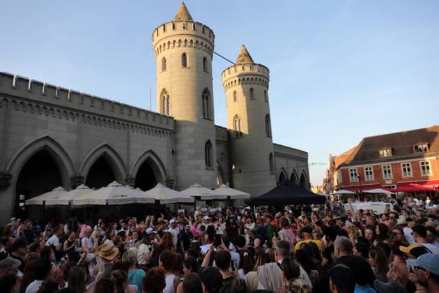 The Potsdam Pub Choir sings at the Nauener Tor during the Fete de la Musique in Potsdam, June 21, 2025 Fete de la Musique in Potsdam