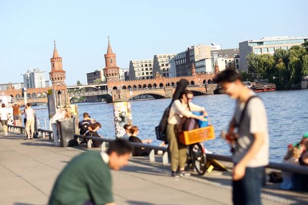 Fte de la Musique, music event in Berlin, 21 06 2025 Oberbaumbrücke and Spree as part of the Fte de la Musique The music event, which originated in France, has been held as a street event on the longest day of the year on June 21 since 1982 The Fte de la Musique has also been held in Berlin since 1995 and is celebrating its Copyright: xBenxKriemannx