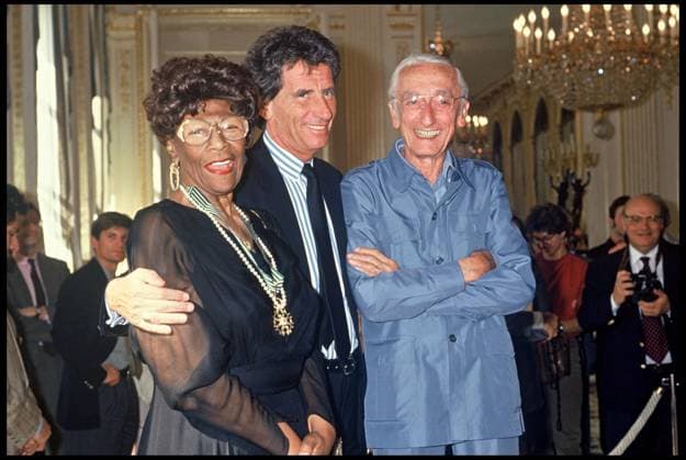 Archiv ELLA FITZGERALD RECOIT DIE MEDAILLE DES KUNST und BRIEFE vorbei der Minister von DIE Kultur JACK LANG IN 1990, AVE der KOMMANDANT JACQUES COUSTEAU Paris Frankreich  Copyright: xAGENCEx xBESTIMAGExAGENCEx xBESTIMAGEx
