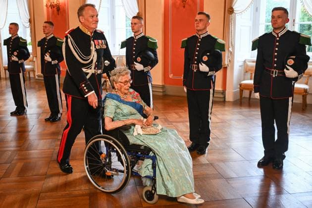 Prinzessin Astrid von Norwegen ist tot President Macron s Official Visit To Norway - Gala Dinner Princess Astrid on her way to the gala dinner at the Palace in connection with the official visit from French President Emmanuel Macron, on June 23, 2025. Photo by Firas Abdullah ABACAPRESS.COM Oslo Norway  Copyright: xAbdullahxFiras ABACAx