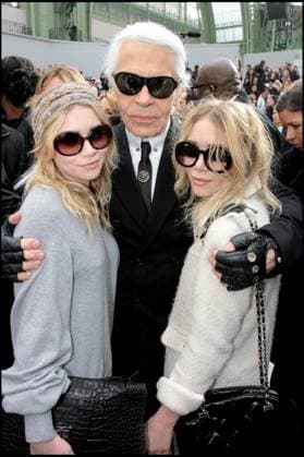 KARL LAGERFELD, MARY KATE AND ASHLEY OLSEN PEOPLE AT THE CHANEL FASHION SHOW READY TO WEAR FALL WINTER 2008 2009 AT THE GRAND PALAIS IN PARIS PEOPLE AT CHANEL READY TO WEAR FALL WINTER 2008 2009 FASHION SHOW AT THE GRAND PALAIS IN PARIS Paris France  Copyright: xRINDOFF-BORDEx xBESTIMAGExRINDOFF-BORDEx xBESTIMAGEx