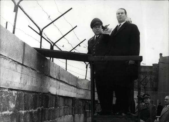 Germany Lithuania Poland 11 November 1961 the German Foreign Minister Dr Gerhard Schröder in WEST Berlin to a day Visit came the New German Foreign Minister Dr Gerhard Schröder Today to WEST Berlin he wanted via the Wall inform, the Berlin shares OPs left the WEST Berlin Police Commander Eric  Copyright: xUnitedxArchivesx xkpaxKeystonex 19611111_baf_k09_106