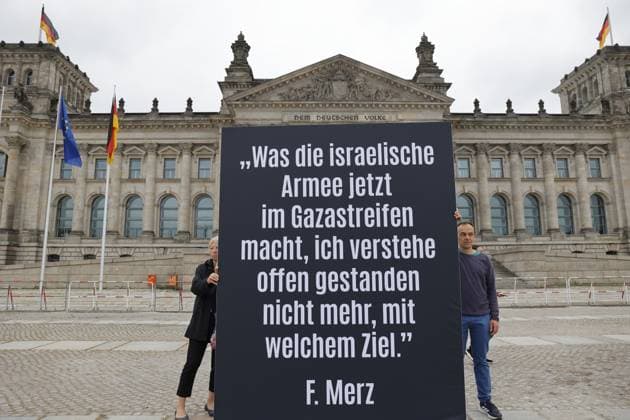 Germany, Berlin, Demonstration in front of the Bundestag, AVAAZ For the children of Gaza