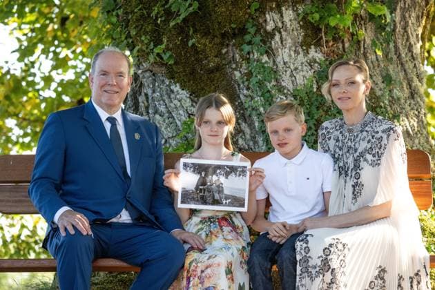 Bilder des Jahres 2025, Entertainment 07 Juli Entertainment Themen der Woche KW28 Visit Prince Albert II of Monaco, Cantal PHOTOPQR LA MONTAGNE Jérémie FULLERINGER 09 07 2025 The family of Prince Albert II of Monaco is on an official visit to Cantal this Wednesday, July 9 Princess Charlène of Monaco and her twins, Princess Gabriella and Prince Jacques made a first stop in Vic sur Cère, the county of Carladès being, Rocher de Carlat France, july 9th 2025 Prince Albert of Monaco and his wife, PrincessCharlene, returned to Cantal this Wednesday They had already visited 11 years ago, when Princess Charlene was pregnant with Jacques and Gabriella Their daughter, now Countess of Carladès, will be honored France Copyright: xPHOTOPQR LAxMONTAGNE MAXPPPxJérémiexFULLERINGERx 20250709LMT0438 20250709LMT0438