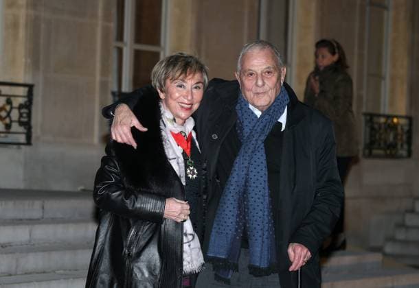 Julia Kristeva écrivain psychanalyste professeur émerite des universités lauréate du prix Holberg Commandeur de la légion dhonneur avec son mari PPhilippe Sollers Remise collective de médailles par le Président de la République, François Hollande au Palais de lElysée à Paris le 18 février 2015 Ceremony at the Elysee presidential palace, on Februa  Copyright: xDOMINIQUExJACOVIDESx xBESTIMAGExDOMINIQUExJACOVIDESx xBESTIMAGEx
