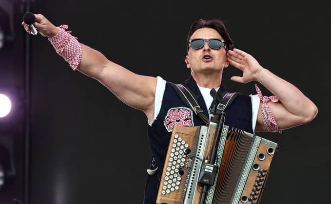 Open Air Andreas Gabalier Erfurt EDITORIAL USE ONLY FOR EDITORIAL USE 11 07 2025, Erfurt, Domplatz, Sommer OpenAir Andreas Gabalier Ein Hulapalu auf uns Tour 2025