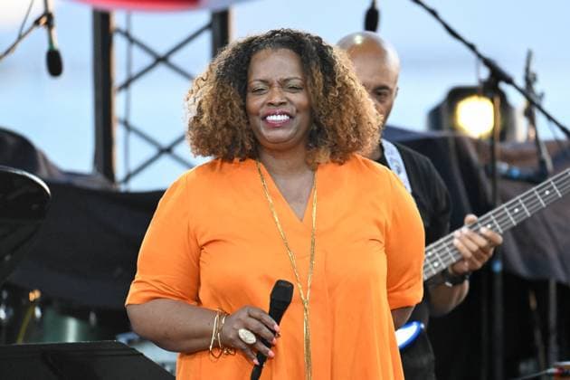 Dianne Reeves takes to the stage at the 64th Jazz à Juan festival in Juan les Pins on 11 July 2025 Lionel Urman Bestimage Dianne Reeves takes to the stage at the 64th Jazz à Juan festival in Juan les Pins on 11 July 2025 Juan les Pins France  Copyright: xLIONELxURMANxx xBESTIMAGExLIONELxURMANxx xBESTIMAGEx