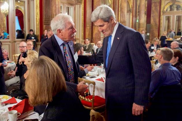 Info Ted Turner, CNN founder, hospitalized U.S. Secretary of State John Kerry greets businessman and environmental  Copyright: xStatexDepartmentxviaxBestimagexStatexDepartmentxviaxBestimagex