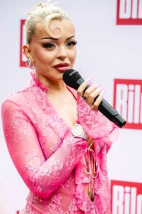 abb Katja Krasavice german singer presenter archibild vom Bild Renntag am 01 Mai 2025 in Gelsenkirchen NRW Germany