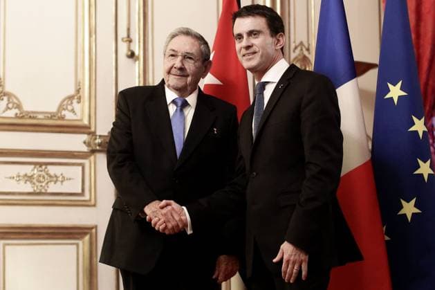 Le premier ministre Manuel Valls recoit le président de Cuba, Raul Castro pour un entretien à Matignon Paris le 2 février 2016 Stéphane Lemouton Bestimage French prime minister, manuel Valls receives president of Cuba, Raul Castro prior to a meeting at Matignon hotel, in Paris, on february 2st 2016 Paris France  Copyright: xStephanexLemoutonx xBestimagexStephanexLemoutonx xBestimagex