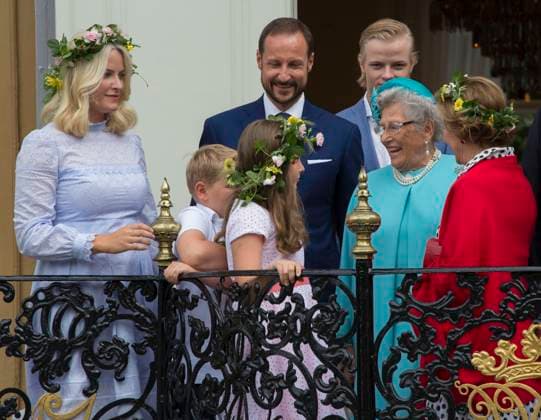 Prince Sverre Magnus, Princess Ingrid Alexandra, Princess Mette Marit, Prince Haakon, Marius Borg Hoiby , Princess Astrid, Queen Sonja The Royal Family of Norway at King Harald of Norways 25 year jubilee garden party in Trondheim on June 23, 2016 King Harald celebrates his 25 year  Copyright: xRoyalportraitsxEurope BernardxRubsamenx xBestimagexRoyalportraitsxEurope BernardxRubsamenx xBestimagex