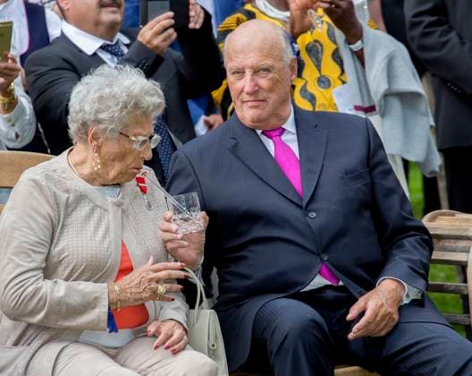 The Norwegian royal family attends a garden party at the Royal Palace in Oslo on t  Copyright: xRoyalportraitsxEurope BernardxRubsamenx xBestimagexRoyalportraitsxEurope BernardxRubsamenx xBestimagex