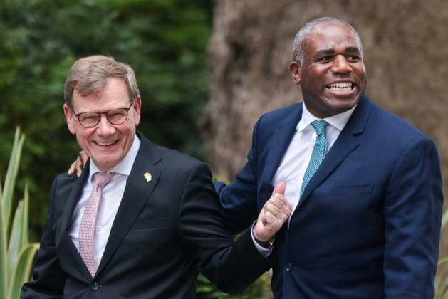 News Bilder des Tages . 17 07 2025. London, United Kingdom. Keir Starmer Greets Friedrich Merz to No10. Foreign Secretary David Lammy and his German counterpart Johann Wadephul in Downing Street following Keir Starmer welcoming Germany s chancellor, Friedrich Merz, to sign a new bilateral treaty that promises tighter action on smuggling gangs, expanded defence exports and closer industrial ties between the UK and Germany.  xMartynxWheatleyx xi-Imagesx IIM-26108-0029