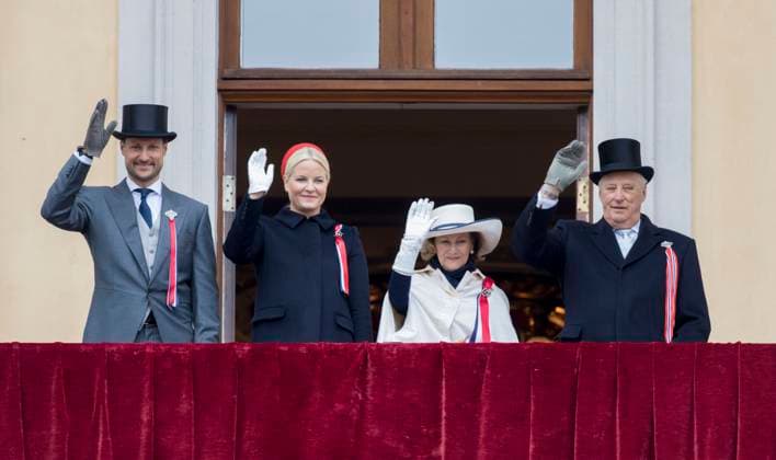 Prince Haakon, Princess Mette Marit of Norway, Queen Sonja and King Harald on the balcony The Royal Family of Norway celebrates Norwegian National Day at the Skaugum residence in Oslo on May 17, 2017 Oslo Norway  Copyright: xRoyalportraitsxEurope BernardxRubsamenx xBestimagexRoyalportraitsxEurope BernardxRubsamenx xBestimagex