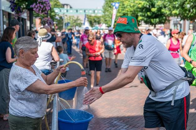 2025-07-18 Day 4 Four Days Marches Nijmegen CUIJK, NETHERLANDS - JULY 18: Day 4 of the Four Day Marches (Vierdaagse 4daagse), the world s biggest multi-day walking event with about 47.000 participants. Photo depicts a walker washing his hands. On July 18, 2025 in Cuijk, Netherlands. Cuijk Netherlands Content not available for redistribution in The Netherlands directly or indirectly through any third parties. Copyright: xJohnxBeckmannx