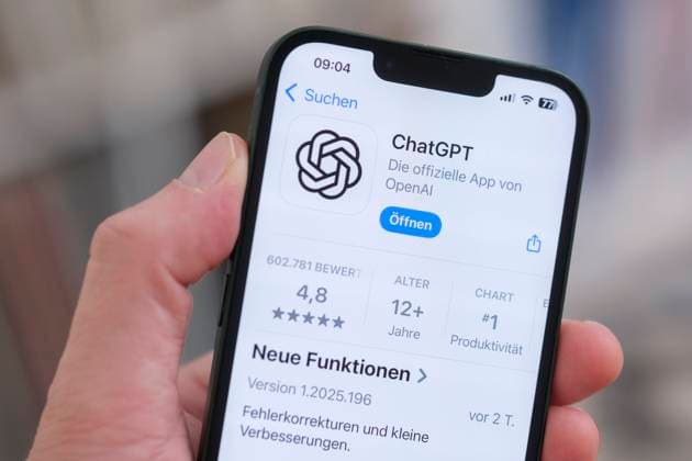 A cell phone with the Apple App Store page open shows the ChatGPT app for download. Symbolic image for artificial intelligence and the growing influence of AI applications in everyday life. Nordrhein-Westfalen Deutschland, Germany GMS19584
