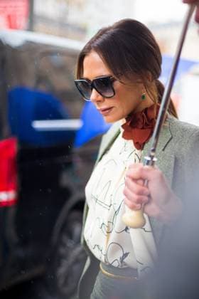 Victoria Beckham arrives at Gare du Nord for her master class during Vogue Festival in Paris, November 15th 2019 She is wearing an Hermès handbag Victoria Beckham arrives at Gare du Nord for her master class during Vogue Festival in Paris, November 15th 2019 Paris France  Copyright: xAgencex xBestimagexAgencex xBestimagex