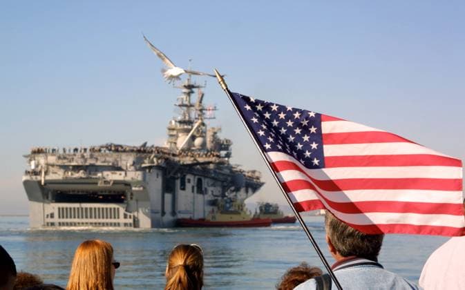 Operation Enduring Freedom Dec 01, 2001; San Diego, CA, USA; Family & friends watch the USS BONHOMME RICHARD leave San Diego Naval Station. The 13th Marine Expeditionary Unit on board the Bonhomme Richard, along with the USS Odgen & USS Pearl Harbor, head for the Arabian Sea to support military operations.. Copyright: xAndrewxSilkx