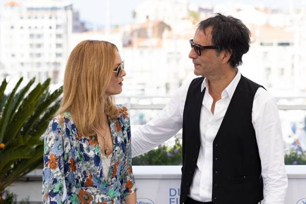 Vanessa Paradis, Samuel Benchetrit réalisateur au photocall du film Cette musique ne joue pour personne Cannes première lors du 74ème festival international du film de Cannes le 10 juillet 2021 Borde Jacovides Moreau Bestimage Photocall of the movie Cette musique ne joue pour personne during 74th Cannes Film Festival in Cannes on july 10th 2021 Cannes France  Copyright: xJACOVIDES-BORDE-MOREAUx xBESTIMAGExJACOVIDES-BORDE-MOREAUx xBESTIMAGEx