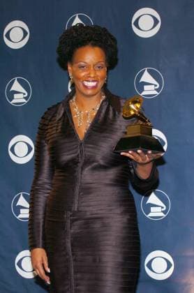 GRAMMY PRESSROOM FB Feb. 8, 2004 - Los Angeles, CALIFORNIA, USA - K35261FB.THE 46TH ANNUAL GRAMMY AWARDS - PRESS ROOM.STAPLES CENTER, LOS ANGELES, CALIFORNIA.02 08 2004. FITZROY BARRETT 2004.DIANNE REEVES Copyright: xFitzroyxBarrettx