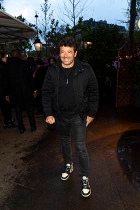 Patrick Bruel pose lors de la remise du prix littéraire La Closerie des Lilas à la Closerie des Lilas à Paris, le 18 avril 2023. Le prix littéraire de la Closerie des Lilas a été décerné à la romancière Y. Ghata pour Le Testament du prophète . Fille de l écrivaine V.Khoury-Ghata, elle a étudié l histoire de l art à la Sorbonne et à l école du Louvre. Son premier roman La nuit des calligraphes (2004), a été remarqué par la critique et traduit dans plusieurs langues. Le Testament du prophète raconte le retour d une romancière de renom dans le village où elle est née et le rejet qu elle subit, accusée d avoir sali la réputation des villageois et leurs familles dans ses livres. La lauréate est l invitée pendant un an (à concurrence de 3.  Copyright: xPierrexPerusseaux xBestimagexPierrexPerusseaux xBestimagex