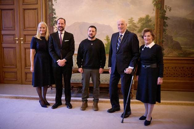 Ukrainian President Volodymyr Zelensky during an audience with King Harald V and members of the Royal Family - Queen Sonja, Crown Prince Haakon and Crown Princess Mette Marit of Norway as part of his official vis  Copyright: xUkrainexPresidencyxviaxBestimagexUkrainexPresidencyxviaxBestimagex