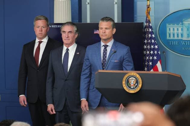 Trump Holds Press Conference On DC Crime U.S. Army Secretary Dan Driscoll, Secretary of the Interior Doug Burgum, and Secretary of Defense Pete Hegseth wait for President Donald Trump ahead of a press conference at the White House in Washington, D.C. on August 11, 2025. The President announced the deployment of the National Guard and federalization of the Metropolitan Police Department to combat crime in the city. Washington, D.C. District of Columbia United States  Copyright: xBryanxDozierx originalFilename: dozier-trumphol250811_nptLy.jpg
