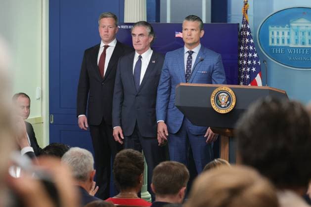 Trump Holds Press Conference On DC Crime U.S. Army Secretary Dan Driscoll, Secretary of the Interior Doug Burgum, and Secretary of Defense Pete Hegseth wait for President Donald Trump ahead of a press conference at the White House in Washington, D.C. on August 11, 2025. The President announced the deployment of the National Guard and federalization of the Metropolitan Police Department to combat crime in the city. Washington, D.C. District of Columbia United States  Copyright: xBryanxDozierx originalFilename: dozier-trumphol250811_npMWu.jpg