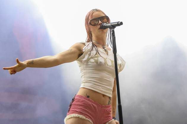 Wet Leg performs live at Green Man Festival , Brecon Beacons, Wales, UK, on 15 August 2025 Hester Chambers of Wet Leg performs live at Green Man Festival , Brecon Beacons, Wales, UK, on 15 August 2025, Credit:David Wala Avalon Wales, Powys, Brecon Beacons National Park Copyright: xDavidxWalax xAvalonx 1029631932