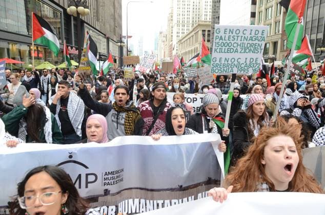 Pro-Palestinian protesters march through downtown Chicago CHICAGO, UNITED STATES - APRIL 20: Pro-Palestinian demonstrators march through downtown Chicago to protest against Israeli attacks on Gaza, on April 20, 2024 in Chicago, Illinois, United States. United States World. Editorial use only. Please get in touch for any other usage. Copyright: x2025xAnadoluxJacekxBoczarskix