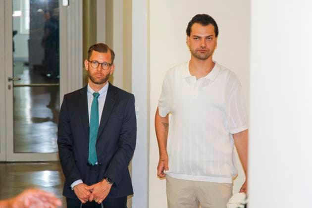 Trial against Jimi Blue Ochsenknecht in Innsbruck Innsbruck, 22 8 2025 Jimmy Blue Ochsenknecht with his lawyer on arrival for the trial at the regional court in Innsbruck Tyrol Austria Copyright: xMatthiasxGränzdörferx
