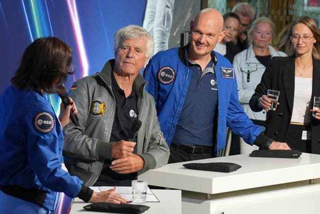 Federal Government, Open Day 2025, Federal Ministry of Research, Technology and Space BMFTR Dorothee Baer together with former astronaut Ulf Merbold and astronaut Alexander Gerst at the Federal Ministry of Research, Technology and Space BMFTR at the Open Day of the Federal Government 2025, Berlin, 23 08 2025 Berlin Berlin Germany