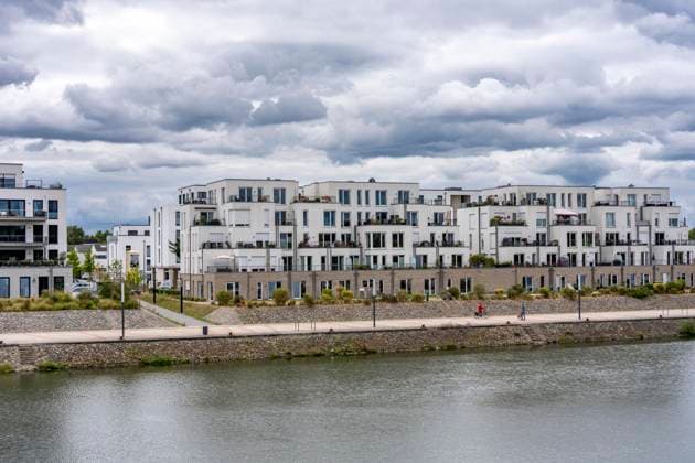 New urban quarter Graf Bismarck am Rhein Herne Kanal, residential and commercial development on the site of the power station of the former Graf Bismarck colliery, marina, on the canal, in Gelsenkirchen, NRW, Germany, residential construction