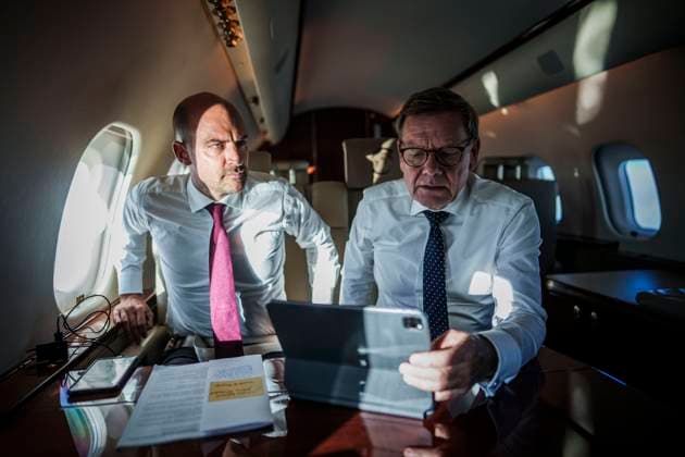 Trip of the Federal Minister of Foreign Affairs Johann Wadephul CDU , to the German-French Council of Ministers in Toulon 29 August 2025 with his counterpart Jean Noel Barrot on the flight to Copenhagen Toulon, 29 08 2025 Photographed on behalf of the Foreign Office Toulon FRankreich Copyright: xDominikxButzmann AAx