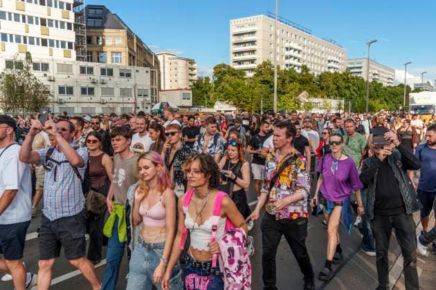 Zug der Liebe 2025, techno parade from Prenzlauer Berg to Moritzplatz Zug der Liebe 2025, techno parade from Mauerpark Prenzlauer Berg to Oranienstrasse in Kreuzberg Political demo with electronic music for compassion, solidarity and social justice Motto 10 years of love Berlin Mitte
