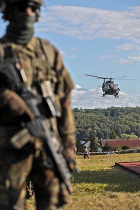 Paratroopers of Parachute Regiment 26 demonstrated part of the Bundeswehr paratroopers operational spectrum to the public at the open day in Zweibrücken Soldiers of Parachute Regiment 26 of the Bundeswehr in Zweibrücken The regiment organized an open day for the public on 30 August 2025 wit