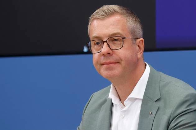 02 09 2025, Stefan Evers, Senator for Finance, presents the financial planning of the Senate until 2029, at the press conference after the meeting of the Berlin Senate, PK in the Rotes Rathaus in Berlin, Senate press conference, Berlin Germany, Germany
