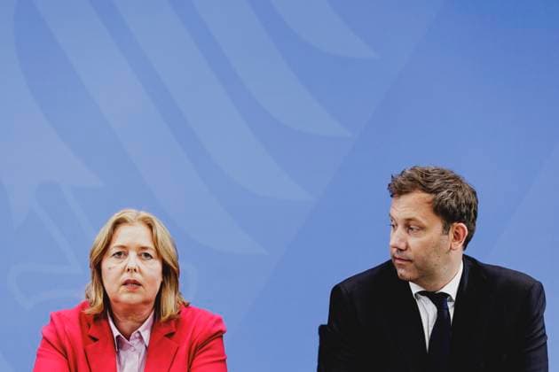 L R Baerbel Bas SPD , Federal Minister of Labor and Social Affairs, and Lars Klingbeil, Federal Minister of Finance, at a press conference after the meeting of the coalition committee in Berlin, 03 09 2025 Berlin Germany Copyright: xFlorianxGaertnerx