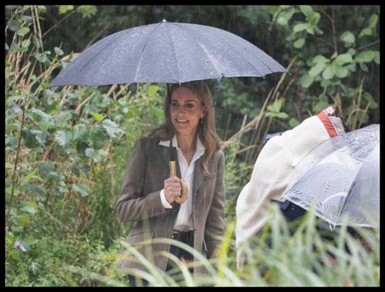 . 04 09 2025. London, United Kingdom. Kate Middleton, the Princess of Wales , during torrential rainfall as she visits the newly transformed gardens at the Natural History Museum in London.  xStephenxLockx xi-Imagesx IIM-26190-0030