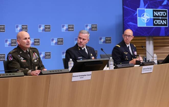 NATO Military Committee in Chiefs of Defence Session in Brussels BRUSSELS, BELGIUM - MAY 10: Chair of the NATO Military Committee Rob Bauer (C), NATO Supreme Allied Commander Europe (SACEUR) General Christopher G. Cavoli (L) and NATO Supreme Allied Commander for Transformation (SACT) General Philippe Lavigne (R) hold a joint press conference within Military Committee in Chiefs of Defence Session at NATO Headquarters, in Brussels, Belgium on May 10, 2023. Brussels Hoofdstedelijk Gewest Belçika. Editorial use only. Please get in touch for any other usage.  Copyright: x2025xAnadoluxDursunxAydemirx