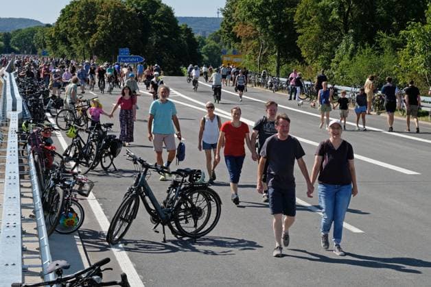 Opening A544 Aachen, 07 09 2025 Open Brigde Day, opening of the A544 with the newly built Haartalbrücke bridge to the public before vehicle traffic resumes on Monday Mostly cyclists and pedestrians came to the A544 exit to the Berliner Ring Aachen Haarbachtal NRW Germany