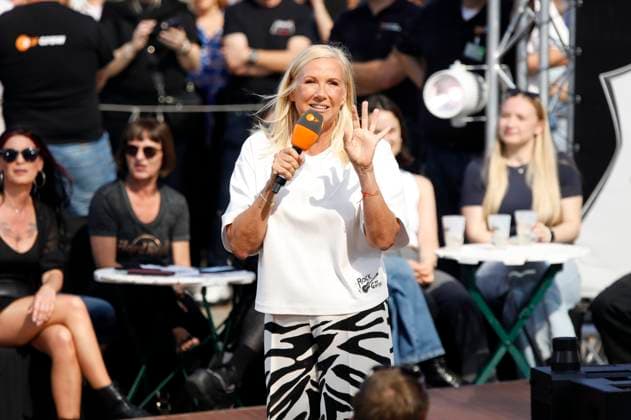 Andrea Kiewel in the TV show ZDF Fernsehgarten Rock im Garten on the Lerchenberg in Mainz Mainz, 07 09 2025 Foto:xAgenturxWehnertx xGränzdörferx xFuturexImagex fernsehgarten_5906