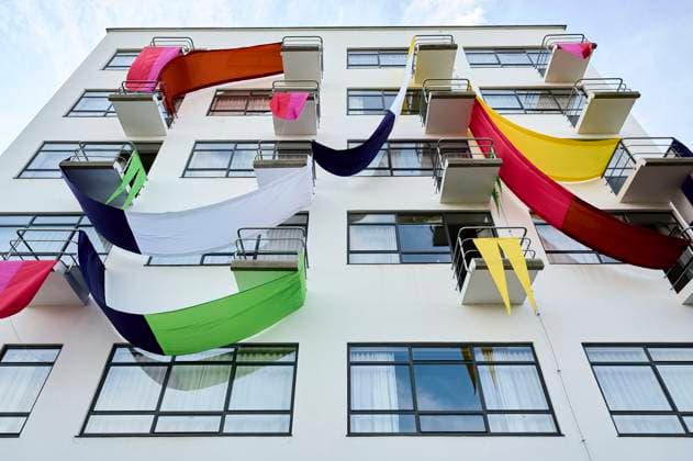 Facade of the Bauhaus in Dessau decorated EUR, Germany,Dessau, 04 09 2025 Reiner Haseloff CDU Minister President of Saxony-Anhalt visits the city of Dessau with Ekaterina Sachariewa EU Commissioner for Start-ups, Research and Innovation On the occasion of the 100th anniversary of the Bauhaus Dessau