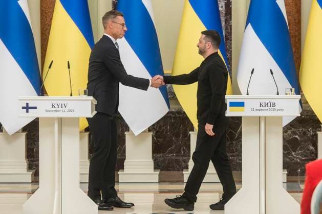 Ukrainian President Volodymyr Zelenskiy Meets With Finnish President Alexander Stubb In Kyiv Ukrainian President Volodymyr Zelenskiy and Finnish President Alexander Stubb attend a joint press conference in Kyiv, Ukraine, on September 11, 2025. Kyiv Ukraine  Copyright: xMaxymxMarusenkox originalFilename: musiienko-notitle250911_npcUw